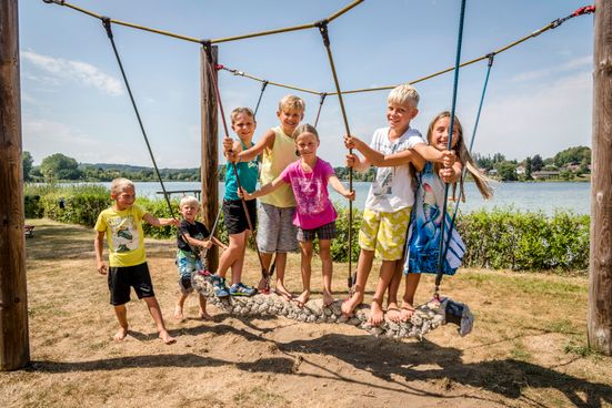 Spielplatz und Baden am Seeoner See